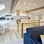 Host & - Cornerhouse *