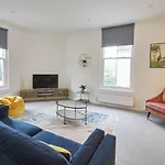 Host & - Cornerhouse Daire
