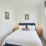 Daire Host & - Cornerhouse Saltburn-by-the-Sea