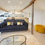 Host & - Cornerhouse * Saltburn-by-the-Sea