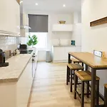 Host & - Cornerhouse Daire