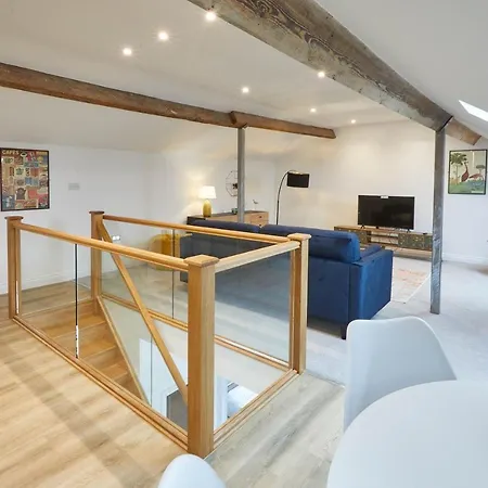 Host & - Cornerhouse Apartment *