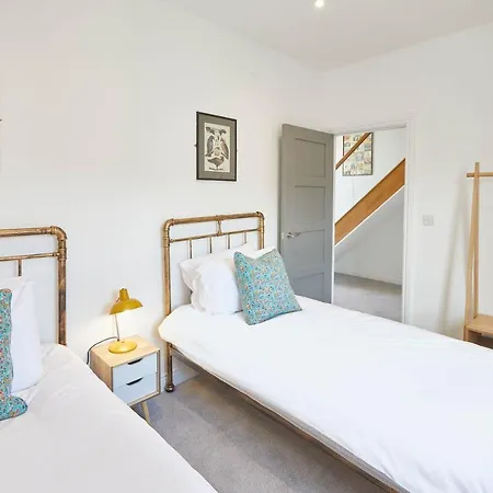Host & - Cornerhouse Saltburn-by-the-Sea