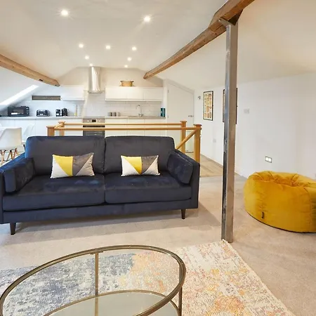 Host & - Cornerhouse * סולטברן-ביי-דה-סי