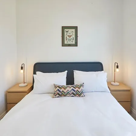 Host & - Cornerhouse Apartment