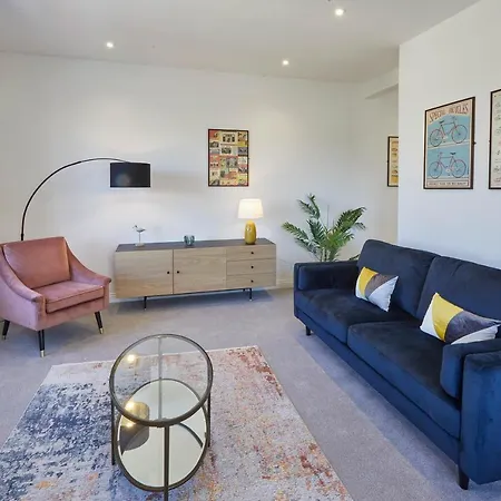 Apartment Host & - Cornerhouse *