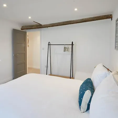 Host & - Cornerhouse *