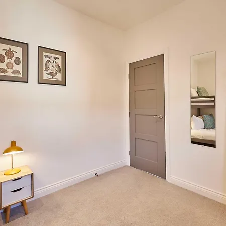 Host & - Cornerhouse *