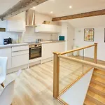 Host & - Cornerhouse * Saltburn-by-the-Sea