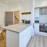 Host & - Cornerhouse * Saltburn-by-the-Sea