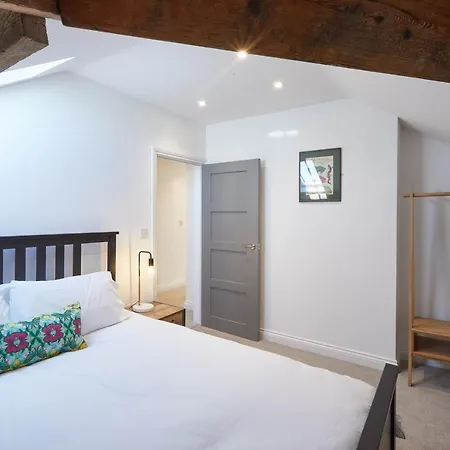 Host & - Cornerhouse Saltburn-by-the-Sea
